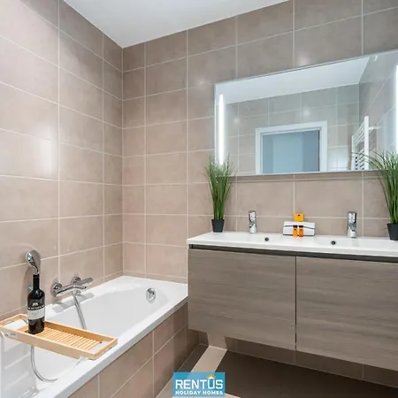 Seange - With Beautiful View And Many Facilities Apartment